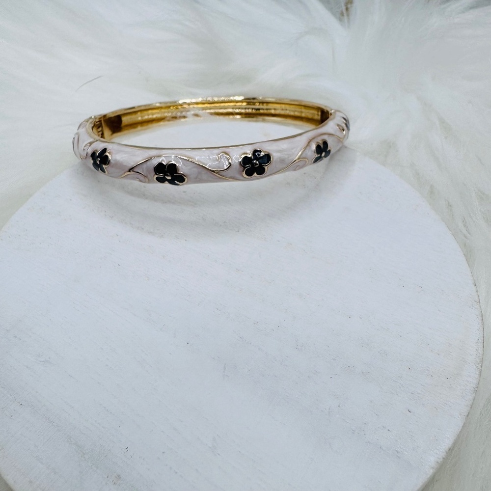 Black & White Flower Enamel Cloisonne Bracelet Bangle